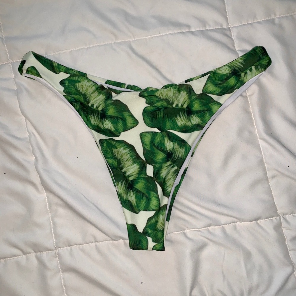 Medium swim bottoms